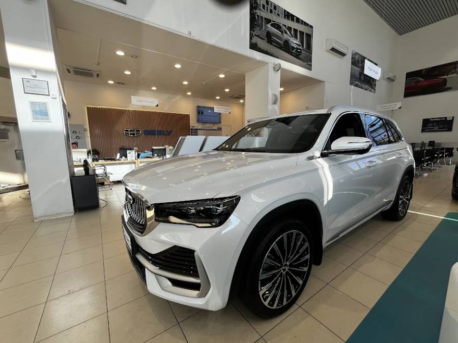 Автомобиль Geely Monjaro 