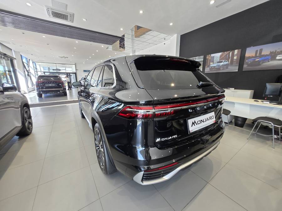 Автомобиль Geely Monjaro 